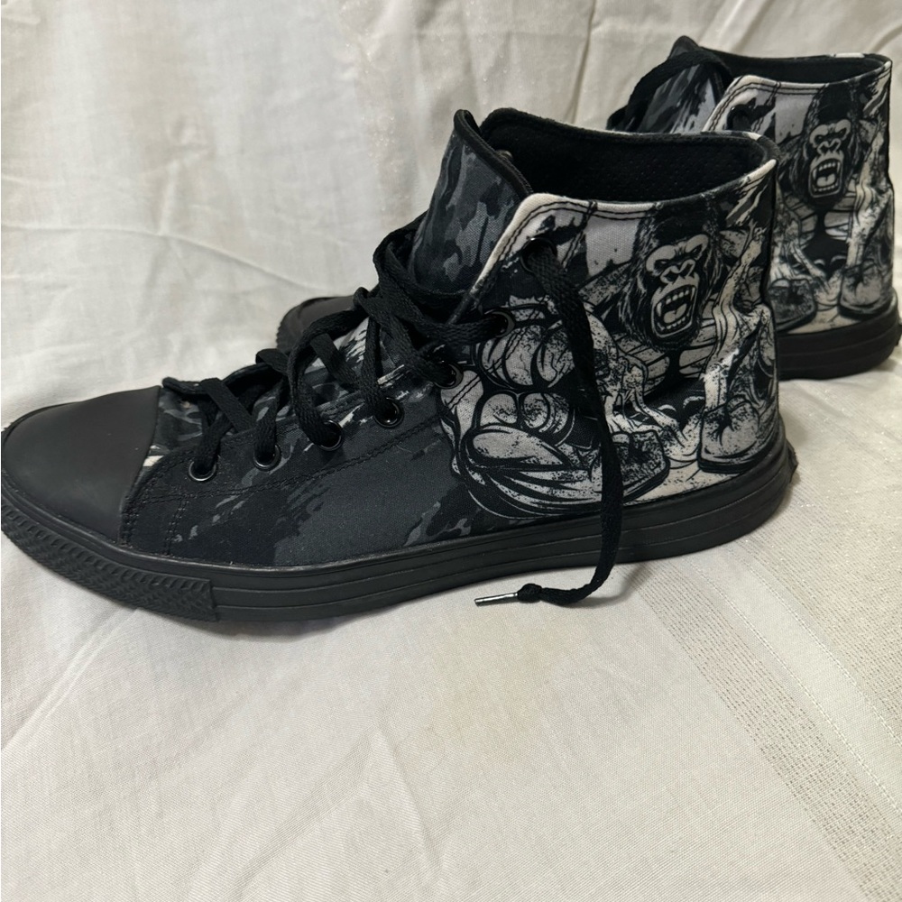 RAAD USED mens high top sneakers good condition  13M “Gorilla”design black